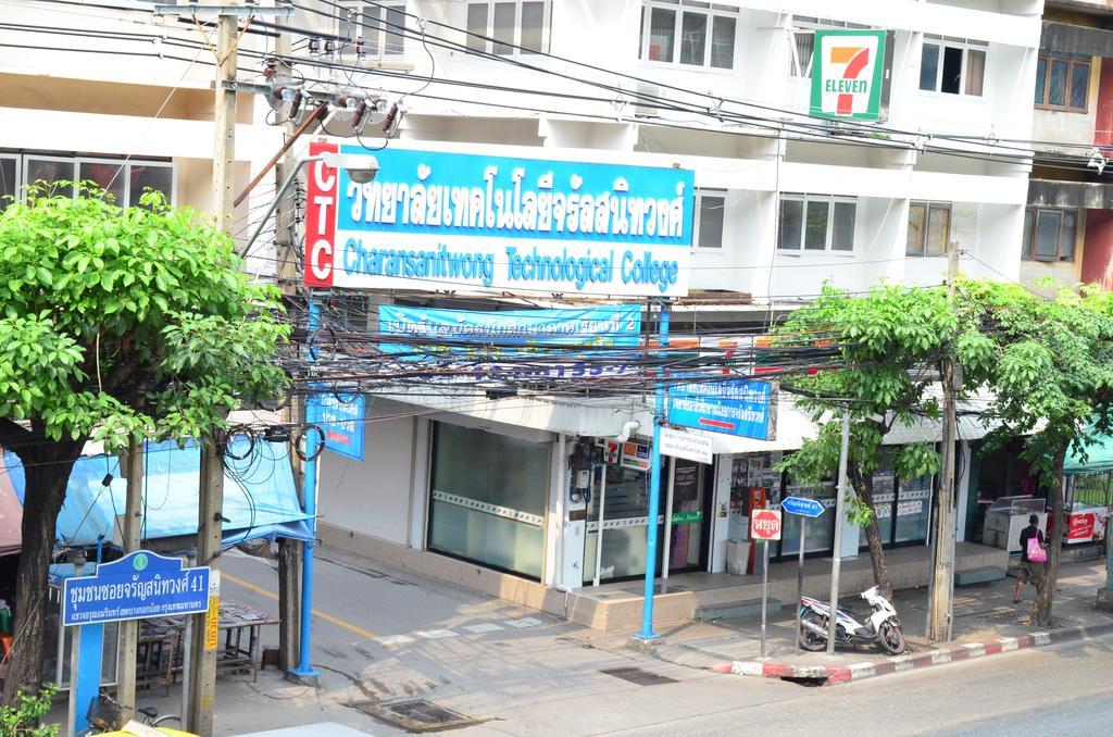 Charan 41 Hostel Bangkok Exterior foto